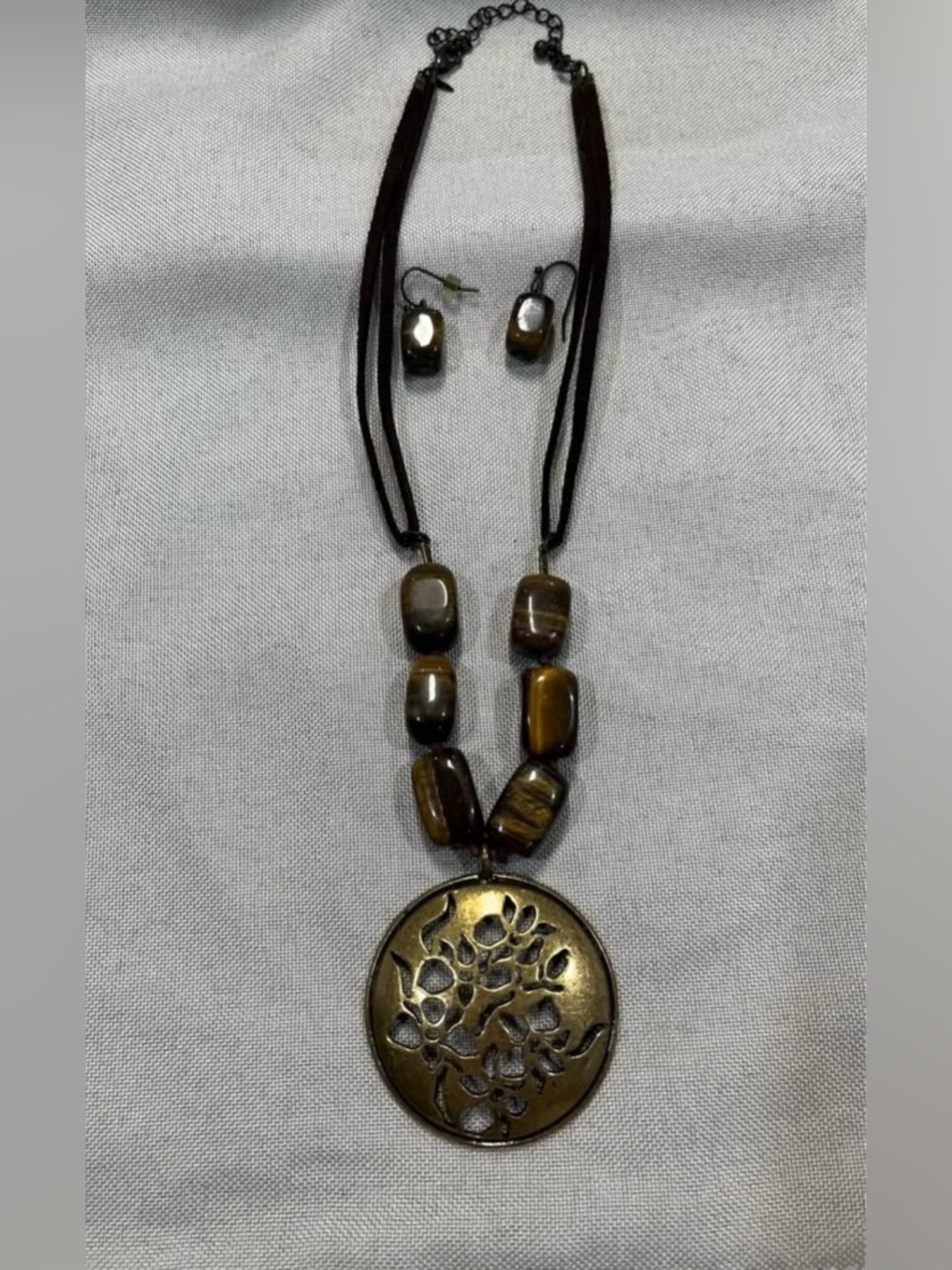 Avon Bronze Floral Necklace /
Earrings